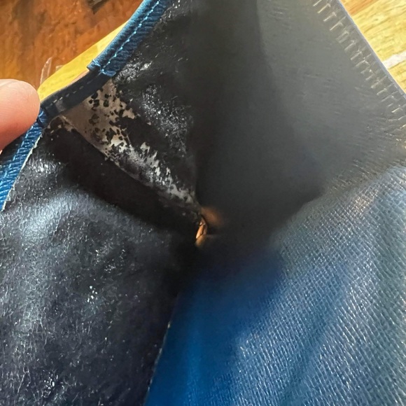 Authentic Louis Vuitton Blue Epi Wallet (Preloved) - Picture 5 of 5